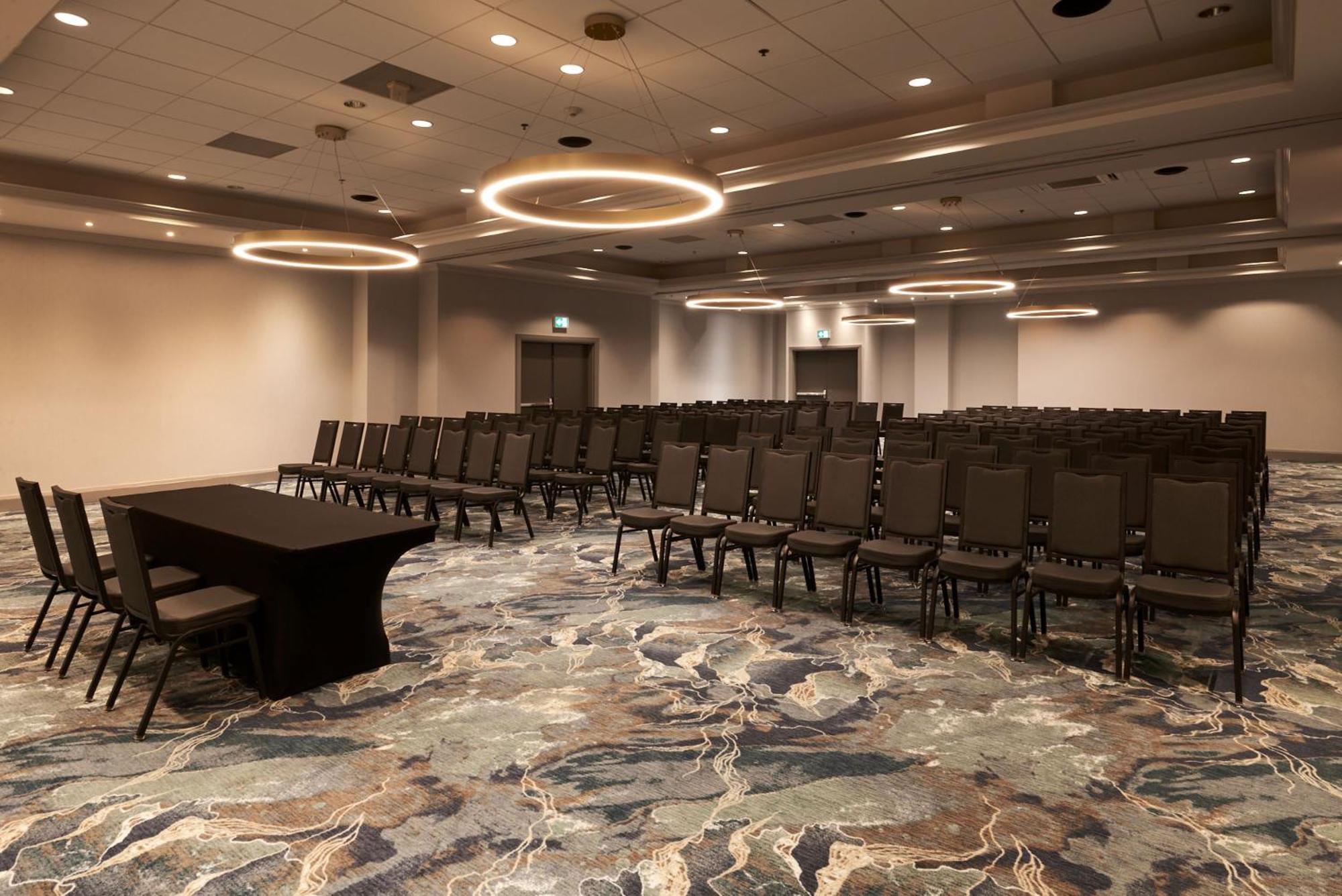 Holiday Inn & Suites Ottawa Kanata By Ihg Exterior photo