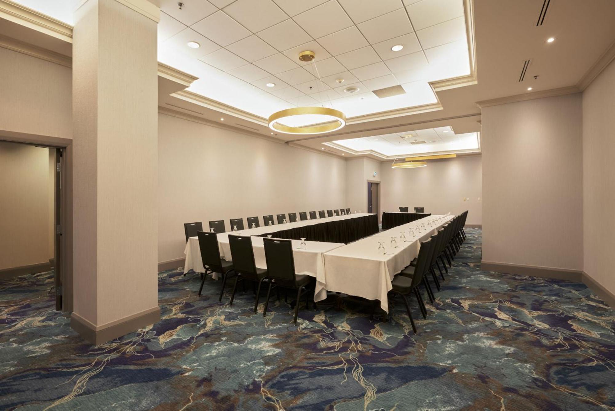 Holiday Inn & Suites Ottawa Kanata By Ihg Exterior photo
