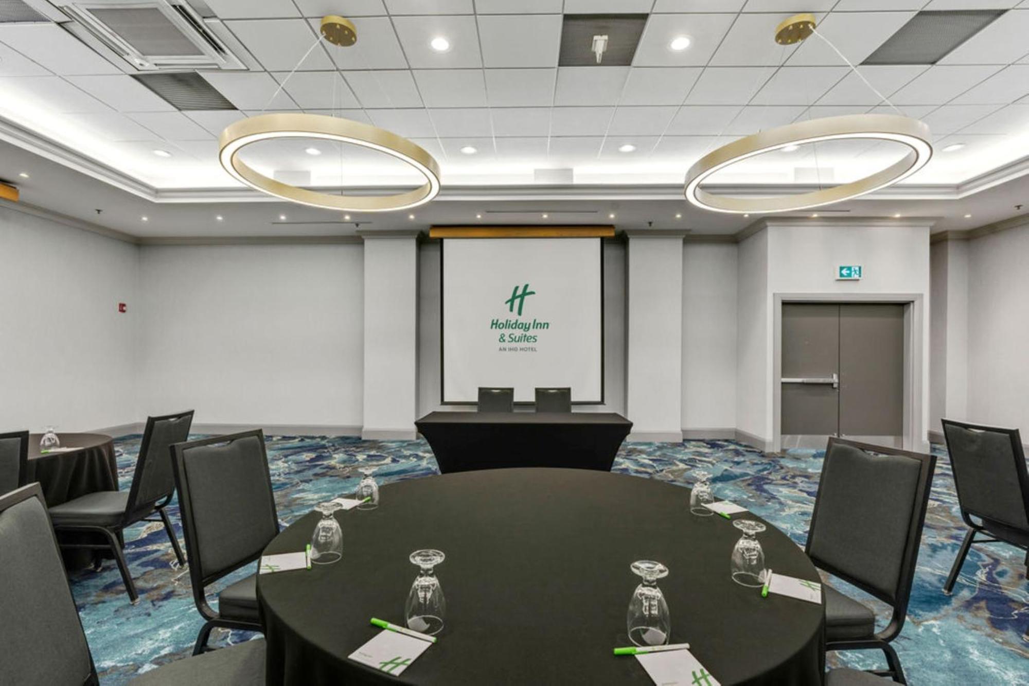 Holiday Inn & Suites Ottawa Kanata By Ihg Exterior photo