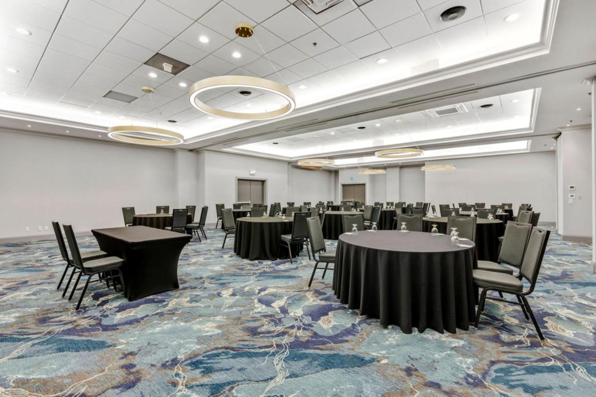 Holiday Inn & Suites Ottawa Kanata By Ihg Exterior photo