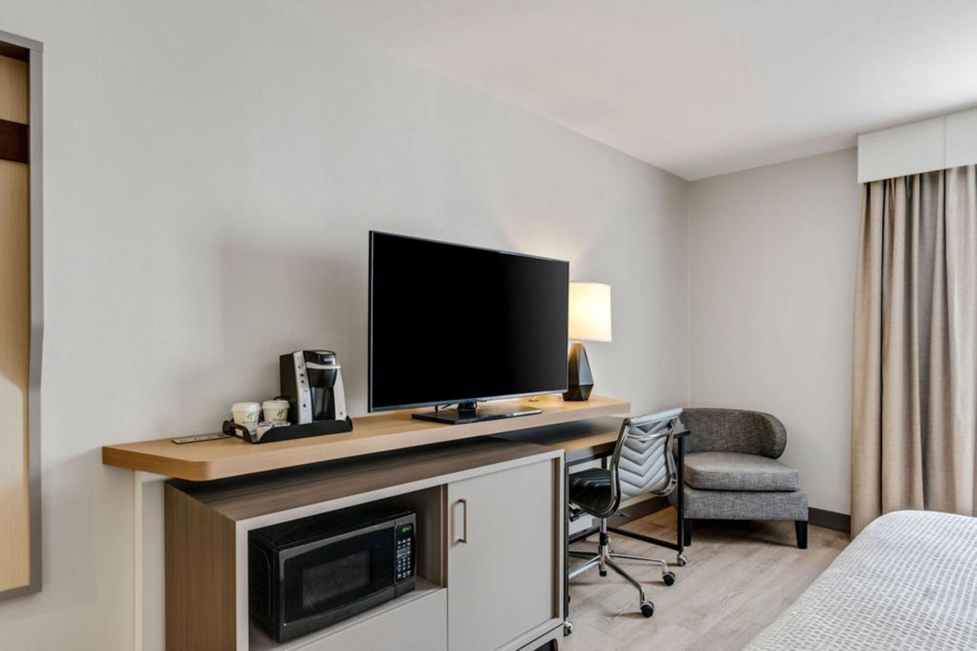 Holiday Inn & Suites Ottawa Kanata By Ihg Exterior photo