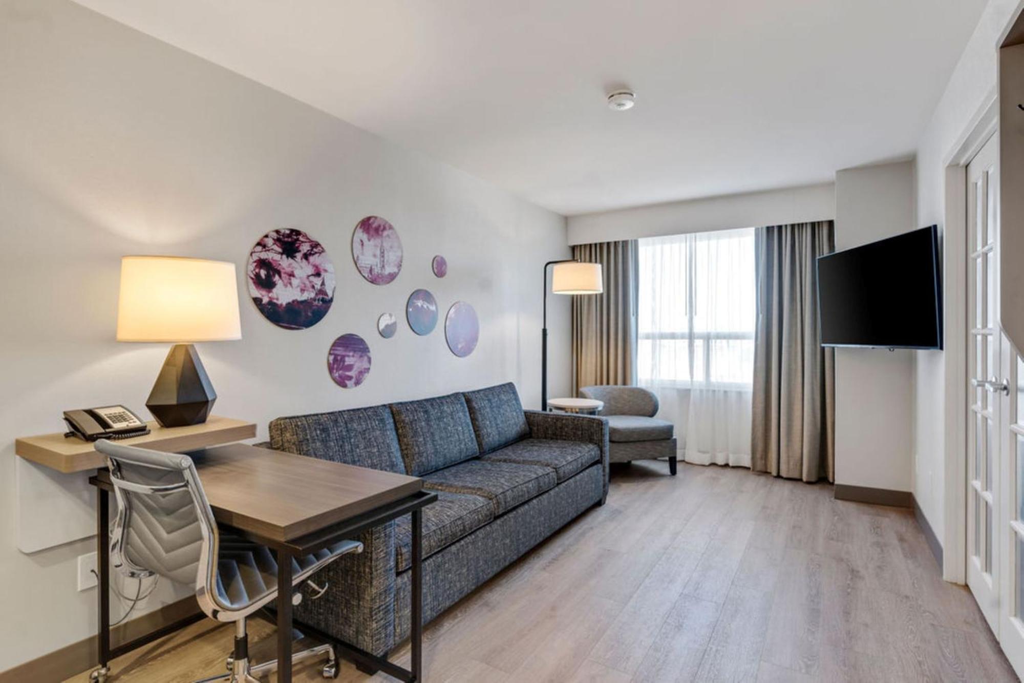 Holiday Inn & Suites Ottawa Kanata By Ihg Exterior photo