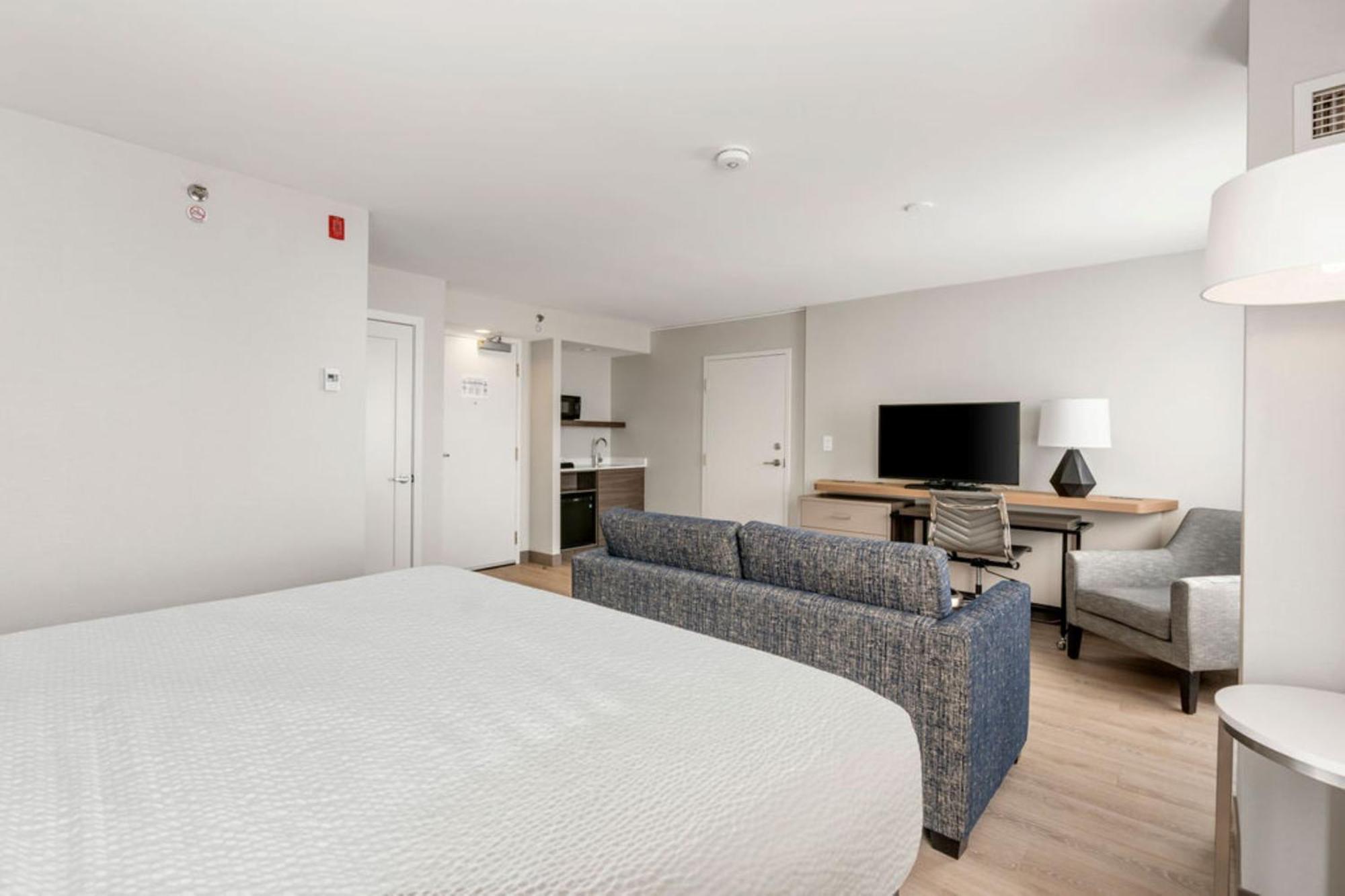 Holiday Inn & Suites Ottawa Kanata By Ihg Exterior photo