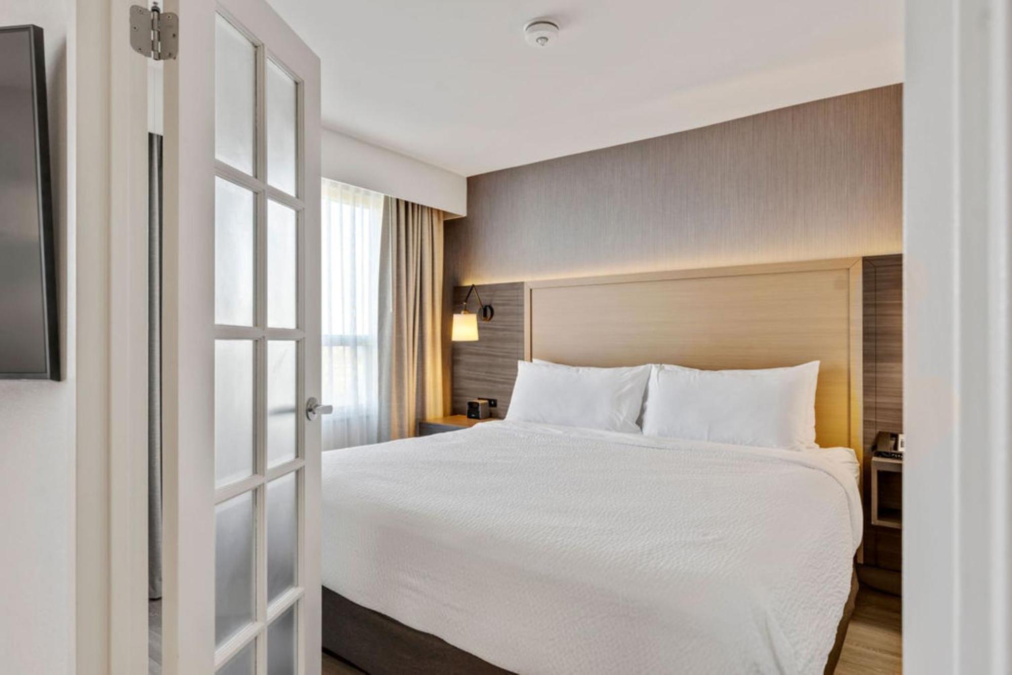 Holiday Inn & Suites Ottawa Kanata By Ihg Exterior photo